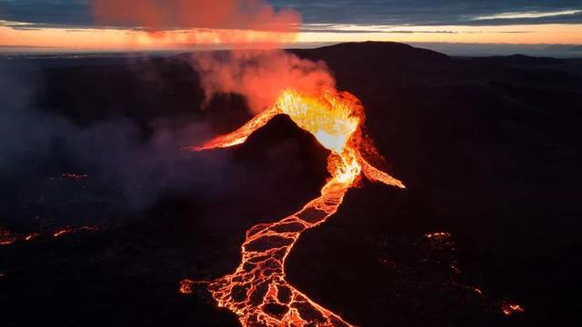 反思：湯加海底火山噴發，通信被毀全境失聯